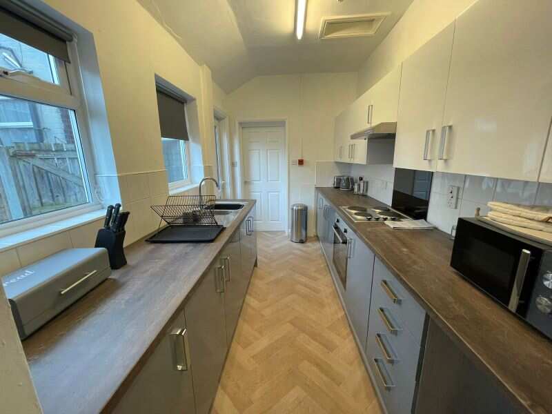 5 Bedroom HMO Property For Sale In Wakefield, Yorkshire Lincoln Road