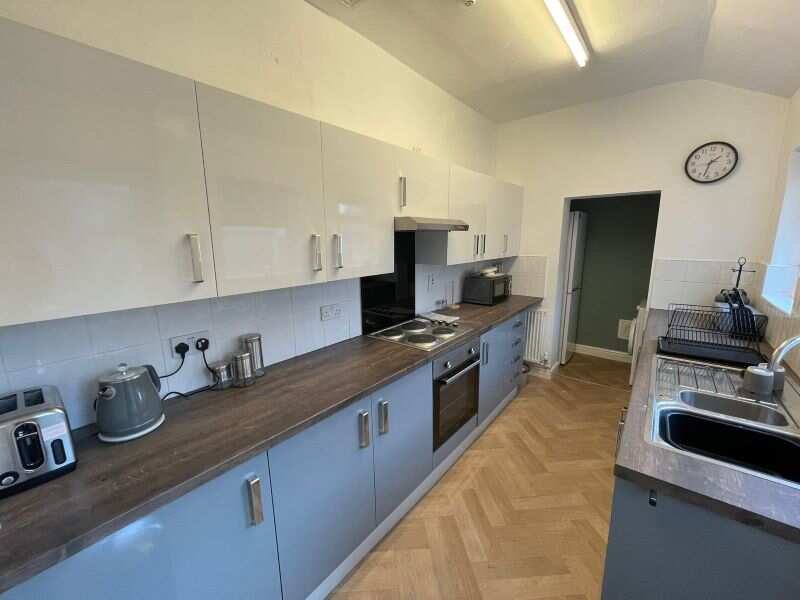 5 Bedroom HMO Property For Sale In Wakefield, Yorkshire Lincoln Road