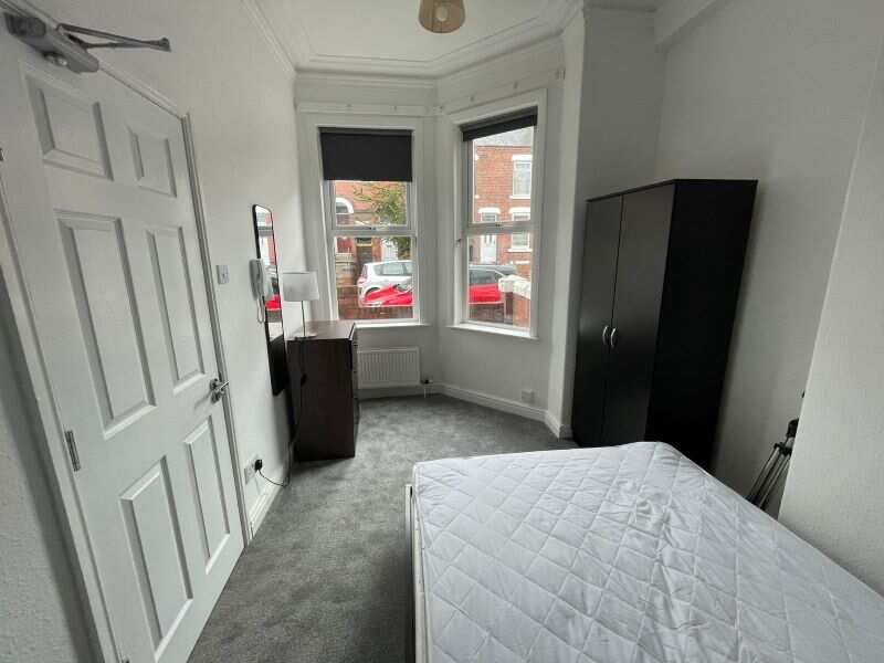 5 Bedroom HMO Property For Sale In Wakefield, Yorkshire Lincoln Road